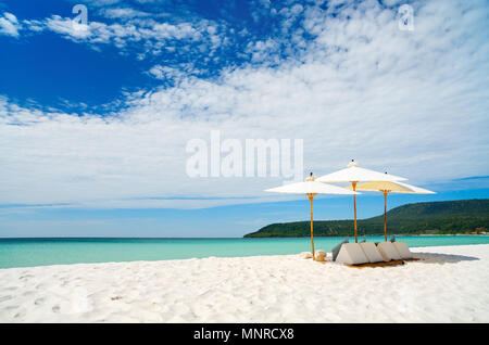 Landschaft Foto der schönen weißen Sand exotischen Strand auf Koh Rong Insel in Kambodscha