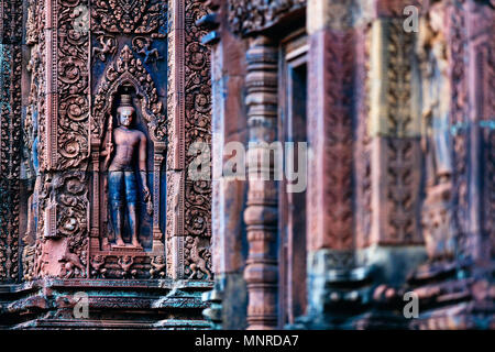 Schöne Banteay Srei Tempel Schnitzereien in Angkor Archäologische Stätten in Kambodscha Stockfoto