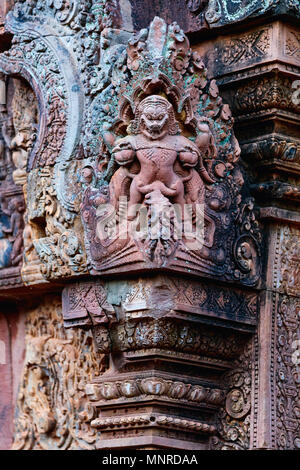 Schöne Banteay Srei Tempel Schnitzereien in Angkor Archäologische Stätten in Kambodscha Stockfoto