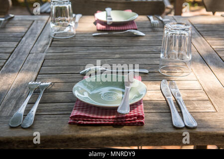 Abendessen ordentlich auf einen Tisch im Restaurant arrangiert, Kapstadt, Südafrika Stockfoto