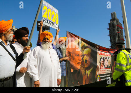 Hunderte von Demonstranten demonstriert in Parliament Square als Narendra Modi der indische Premierminister nimmt an Tagung der Regierungschefs des Commonwealth, QE II Conference Centre bietet: Atmosphäre, Wo: London, Vereinigtes Königreich, wenn: 18 Apr 2018 Credit: Dinendra Haria/WANN Stockfoto