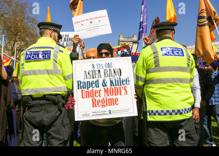 Hunderte von Demonstranten demonstriert in Parliament Square als Narendra Modi der indische Premierminister nimmt an Tagung der Regierungschefs des Commonwealth, QE II Conference Centre bietet: Atmosphäre, Wo: London, Vereinigtes Königreich, wenn: 18 Apr 2018 Credit: Dinendra Haria/WANN Stockfoto