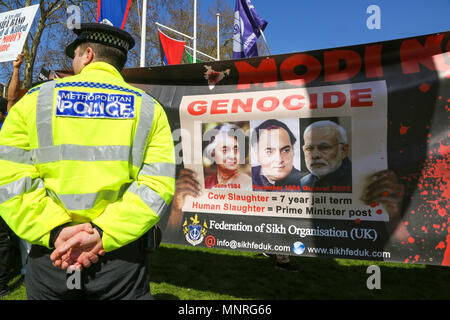 Hunderte von Demonstranten demonstriert in Parliament Square als Narendra Modi der indische Premierminister nimmt an Tagung der Regierungschefs des Commonwealth, QE II Conference Centre bietet: Atmosphäre, Wo: London, Vereinigtes Königreich, wenn: 18 Apr 2018 Credit: Dinendra Haria/WANN Stockfoto