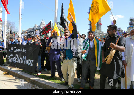 Hunderte von Demonstranten demonstriert in Parliament Square als Narendra Modi der indische Premierminister nimmt an Tagung der Regierungschefs des Commonwealth, QE II Conference Centre bietet: Atmosphäre, Wo: London, Vereinigtes Königreich, wenn: 18 Apr 2018 Credit: Dinendra Haria/WANN Stockfoto