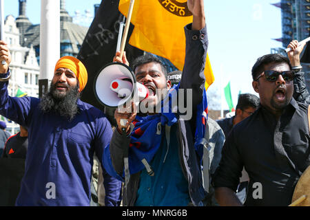 Hunderte von Demonstranten demonstriert in Parliament Square als Narendra Modi der indische Premierminister nimmt an Tagung der Regierungschefs des Commonwealth, QE II Conference Centre bietet: Atmosphäre, Wo: London, Vereinigtes Königreich, wenn: 18 Apr 2018 Credit: Dinendra Haria/WANN Stockfoto