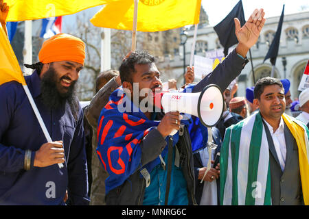 Hunderte von Demonstranten demonstriert in Parliament Square als Narendra Modi der indische Premierminister nimmt an Tagung der Regierungschefs des Commonwealth, QE II Conference Centre bietet: Atmosphäre, Wo: London, Vereinigtes Königreich, wenn: 18 Apr 2018 Credit: Dinendra Haria/WANN Stockfoto
