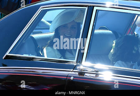 Die Herzogin von Cambridge kommt an der St. George's Chapel auf Schloss Windsor für die Hochzeit von Meghan Markle und Prinz Harry. Stockfoto