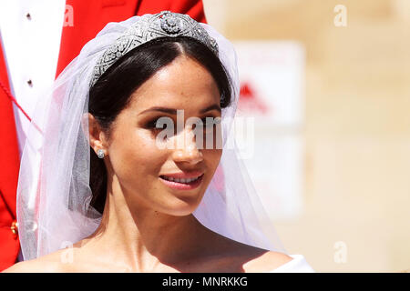 Meghan Markle Fahrten in einem Ascot Landau Beförderung nach ihrer Hochzeit mit Prinz Harry an der St. George's Chapel in Windsor Castle. Stockfoto