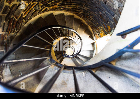 Spindeltreppe in einem historischen Turm, Wiltz, Luxemburg Stockfoto