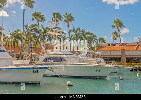 Yachten in der Marina, Oranjestad, Aruba, West Indies Stockfoto