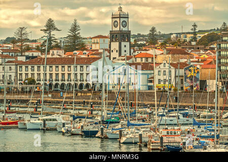 Hafen von Ponta Delgada, Sao Miguel, Azoren, Portugal Stockfoto