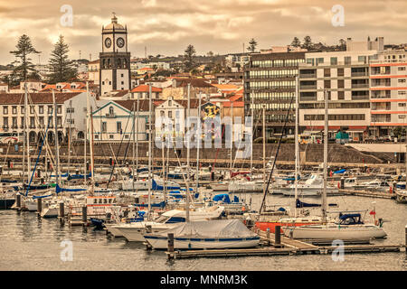 Hafen von Ponta Delgada, Sao Miguel, Azoren, Portugal Stockfoto