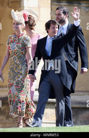 James Blunt und Sofia Wellesley kommen an der St. George's Chapel in Windsor Castle für die Hochzeit von Prinz Harry und Meghan Markle. Stockfoto