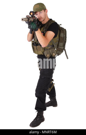 Rifleman mit M4 Carbine isoliert auf weißem Stockfoto