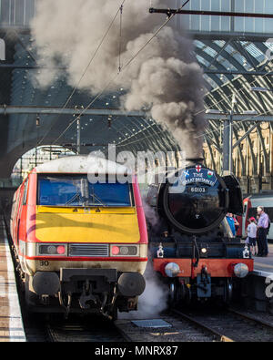 Großbritanniens berühmtesten & iconic Dampflokomotive, die A3 Klasse Pazifik Nr. 60103 Flying Scotsman, macht ein Auftritt im Londoner Bahnhof King's Cross entfernt. Mit: Atmosphäre, Wo: London, England, Vereinigtes Königreich, wenn: 19 Apr 2018 Credit: Wheatley/WANN Stockfoto
