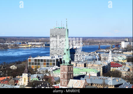 Riga, Lettland, 27. März, 2018. Der Blick auf die Altstadt von Riga Stadt mit St. Jakobs Kathedrale. Stockfoto