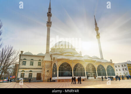 Machatschkala, Dagestan, Russland - 8. März 2018: Große Moschee in Machatschkala, Yusuf Bei Cami ist die größte Moschee der Republik Dagestan Stockfoto