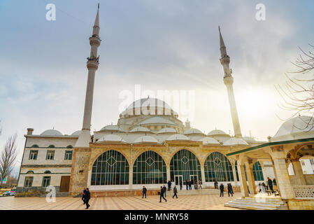 Machatschkala, Dagestan, Russland - 8. März 2018: Große Moschee in Machatschkala, Yusuf Bei Cami ist die größte Moschee der Republik Dagestan Stockfoto