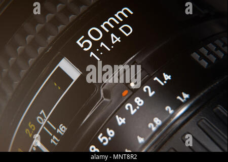 50-mm-Objektiv Kennzeichnung Makro Nahaufnahme Foto Stockfoto