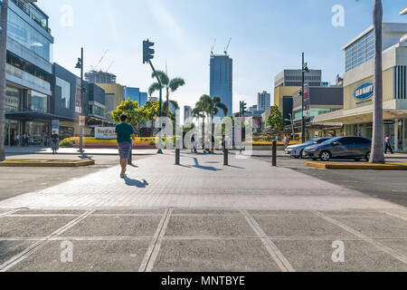 Bonifacio Global City, Taguig City, 2. April 2015: Fußgängerüberweg in Bonifacio Global City in Taguig Stockfoto