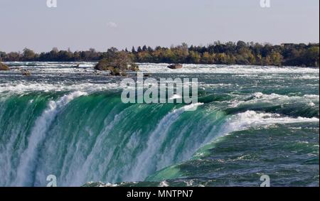 Postkarte mit einer leistungsstarken Niagara Wasserfall Stockfoto