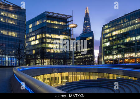 Der Shard und die Schaufel an mehr London, in der Nähe von City Hall, London, England, Großbritannien Stockfoto