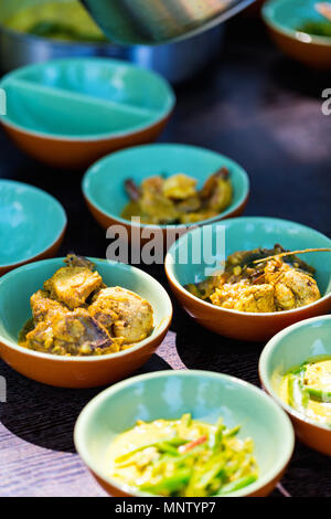 Traditionelle Sri Lankische Chicken curry Gericht in einem Schalen Stockfoto