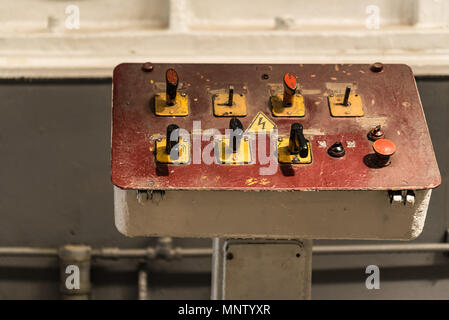 Alte industrielle Fernbedienung von Maschinen Stockfoto