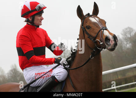 Jockey Robert Havlin, strahlende Licht in dem Nicholas Hall Handicap Stakes. Lingfield Park Race Track, Lingfield, England. 30. März 2011 Stockfoto