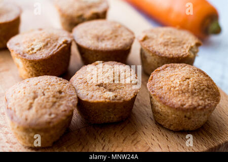 Mini Kuchen mit Karotte und Zimt. Dessert Konzept. Stockfoto