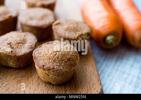 Mini Kuchen mit Karotte und Zimt. Dessert Konzept. Stockfoto