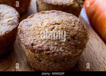 Mini Kuchen mit Karotte und Zimt. Dessert Konzept. Stockfoto