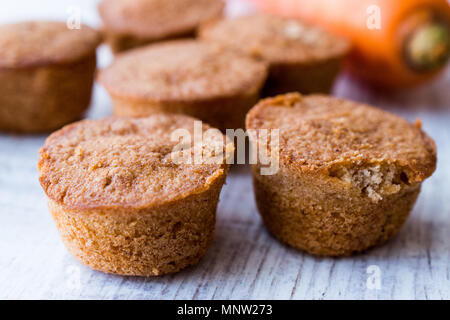 Mini Kuchen mit Karotte und Zimt. Dessert Konzept. Stockfoto