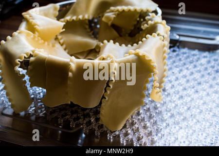 Lasagne Pasta Blätter oder Teig. Raw food Konzept. Stockfoto