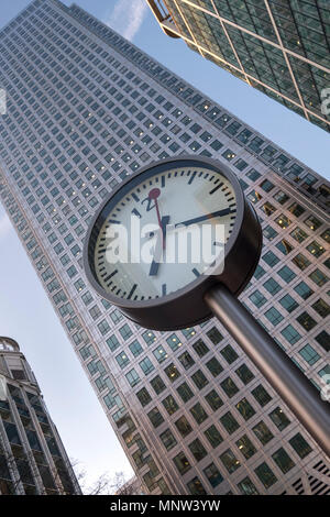 Canary Wharf, unterstützt von 1 Kanada quadratisches Gebäude, Reuters Plaza, Canary Wharf, London, England, Großbritannien Stockfoto