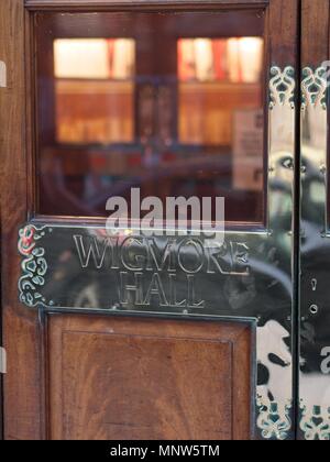 London Vereinigtes Königreich 10. Mai 2018: die Eingangstür der Wigmore Hall Stockfoto