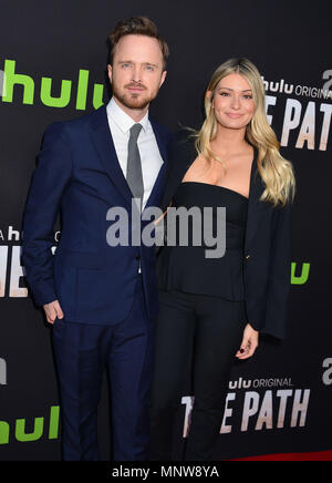 Aaron Paul, Lauren Parsekian (Frau) Ankunft auf dem Weg premiere Arclight Theater in Los Angeles. März 21, 2016 Aaron Paul, Lauren Parsekian (Frau) - - - - - - - - - - - - - Red Carpet Event, Vertikal, USA, Filmindustrie, Prominente, Fotografie, Bestof, Kunst, Kultur und Unterhaltung, Topix Prominente Fashion/Vertikal, Besten, Event in Hollywood Leben - Kalifornien, Roter Teppich und backstage, USA, Film, Stars, Film Stars, TV Stars, Musik, Promis, Fotografie, Bestof, Kunst, Kultur und Unterhaltung, Topix, Vertikal, Familie von aus dem Jahr 2016, inqui Stockfoto