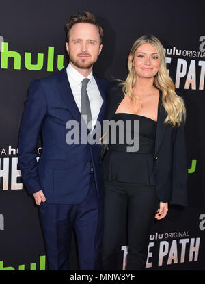 Aaron Paul, Lauren Parsekian (Frau) eine Ankunft auf dem Weg premiere Arclight Theater in Los Angeles. März 21, 2016 Aaron Paul, Lauren Parsekian (Ehefrau) ein - - - - - - - - - - - - - Red Carpet Event, Vertikal, USA, Filmindustrie, Prominente, Fotografie, Bestof, Kunst, Kultur und Unterhaltung, Topix Prominente Fashion/Vertikal, Besten, Event in Hollywood Leben - Kalifornien, Roter Teppich und backstage, USA, Film, Stars, Film Stars, TV Stars, Musik, Promis, Fotografie, Bestof, Kunst, Kultur und Unterhaltung, Topix, Vertikal, Familie von aus dem Jahr 2016, Inq Stockfoto