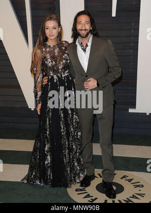 Adrien Brody, Lara Lieto bei der Vanity Fair Oscar Partei 2016 Ankunft auf dem Playhouse in Los Angeles. 28. Februar 2016. Adrien Brody, Lara Lieto - - - - - - - - - - - - - Red Carpet Event, Vertikal, USA, Filmindustrie, Prominente, Fotografie, Bestof, Kunst, Kultur und Unterhaltung, Topix Prominente Fashion/Vertikal, Besten, Event in Hollywood Leben - Kalifornien, Roter Teppich und backstage, USA, Film, Stars, Film Stars, TV Stars, Musik, Promis, Fotografie, Bestof, Kunst, Kultur und Unterhaltung, Topix, Vertikal, Familie von aus dem Jahr 2016, Anfrage tsuni Stockfoto