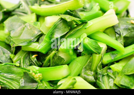 Nahaufnahme von "baby Kai lan', auch als 'Gai lan", "Jie lan", "Chinesischer Brokkoli' oder 'Chinesischen kale". Stockfoto