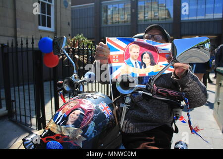 Newcastle, UK, 19. Mai 2018. Öffentliche melden Sie sich mit Prinz Harry und Meghan Markle königliche Hochzeit. Newcastle upon Tyne, 19. Mai. DavidWhinham/AlamyLive Stockfoto