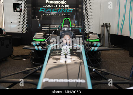 Berlin, Deutschland, 19. Mai 2018. Panasonic Jaguar Racing feiert die königliche Hochzeit auf die Boxengasse des BMW Berlin E-Prix Credit: Unabhängige Fotoagentur Srl/Alamy leben Nachrichten Stockfoto