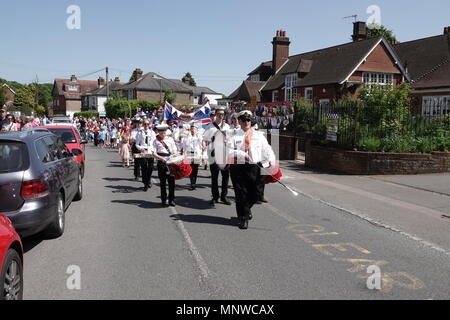 Walton auf dem Hügel, Surrey, Großbritannien. 19 Mai, 2018 Szenen aus der "Royal Wedding themed Pageant" und Straßenfest im Dorf Walton auf dem Hügel im Herzen von Surrey. Credit: Motofoto/Alamy leben Nachrichten Stockfoto