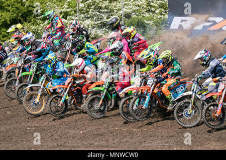 Preston, Lancashire. 19. Mai 2018. Die Creme der britischen Motocross Talent wird zur Rennstrecke in Preston in Lancashire Docks für die Michelin MX Staatsangehörigen. Die "Staatsangehörige" bietet ein ganzes Wochenende im Rennen mit 26 Rennen über zwei Tage und Klassen Catering für SW/BW 85, MXY 1 und 2, MX1 und MX2 Clubman bis hin zu der Pro MX1 und MX2' am Schnellsten 40'; ist die Bühne für ein actionreiches Programm der Britischen Meisterschaft racing ganz oben auf sein Spiel einstellen. Credit: cernan Elias/Alamy leben Nachrichten Stockfoto