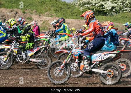 Preston, Lancashire. 19. Mai 2018. Die Creme der britischen Motocross Talent wird zur Rennstrecke in Preston in Lancashire Docks für die Michelin MX Staatsangehörigen. Die "Staatsangehörige" bietet ein ganzes Wochenende im Rennen mit 26 Rennen über zwei Tage und Klassen Catering für SW/BW 85, MXY 1 und 2, MX1 und MX2 Clubman bis hin zu der Pro MX1 und MX2' am Schnellsten 40'; ist die Bühne für ein actionreiches Programm der Britischen Meisterschaft racing ganz oben auf sein Spiel einstellen. Credit: cernan Elias/Alamy leben Nachrichten Stockfoto