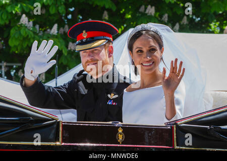 Prinz Harry und Meghan Markel, bei der Beförderung nach ihrer Hochzeit Zeremonie königliche Hochzeit, Windsor, Prinz Harry, Stockfoto