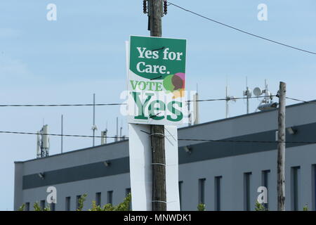 Bild von einem Plakat für den Yes Seite 8 Änderung in der irischen Referendum. Die Yes Seite Kampagnen der 8. Änderung der irischen Verfassung, wonach die Rechte der Ungeborenen als Teil einer Bewegung der Republik Irland zur Abtreibung zu liberalisieren zu entfernen. Stockfoto