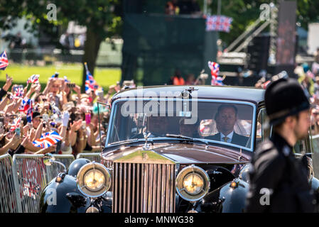 Windsor, Großbritannien. 19. Mai 2018. Vor der königlichen Hochzeit in Windsor Castle, Prinz Harry, ist Meghan Markle Mutter Doria Ragland, reiste mit ihrem Schloss Windsor mit dem Auto. Doria wurde fotografiert weinend im Auto. Credit: Benjamin Wareing/Alamy leben Nachrichten Stockfoto