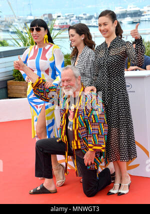 CANNES, Frankreich. 19. Mai 2018: rossy De Palma, Joana Ribeiro, Olga Kurylenko & Terry Gilliam am Fotoshooting für "dem Mann, der getötet Don Quixote" an der 71st Festival de Cannes Bild: Sarah Stewart Stockfoto