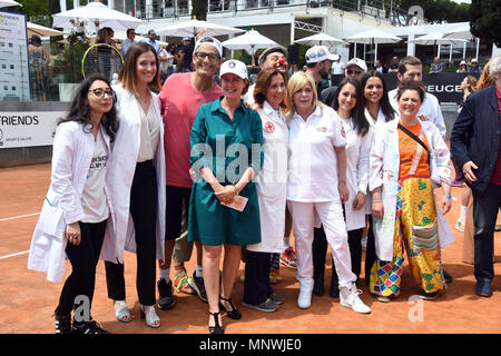 Rom, Italien. 19. Mai 2018. - Foro Italico Tennis und Freunde Rosario Fiorello, Beatrice Lorenzini, Italienischen Roten Kreuz freiwillige und Clown animation Credit: Giuseppe Andidero/Alamy leben Nachrichten Stockfoto